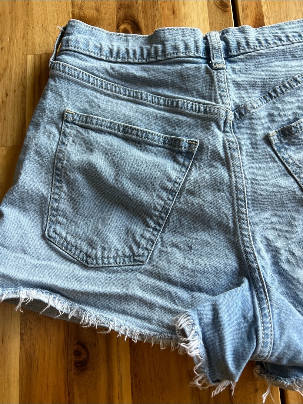 Universal Thread 90s Cutoff Shorts Size 8 High Rise Light Wash Raw Hem - Picture 6 of 7